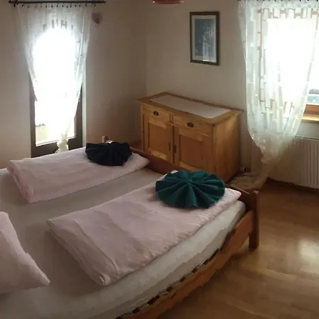 Tuxie Haus * טוקס