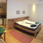 Tuxie Haus Apartamento *
